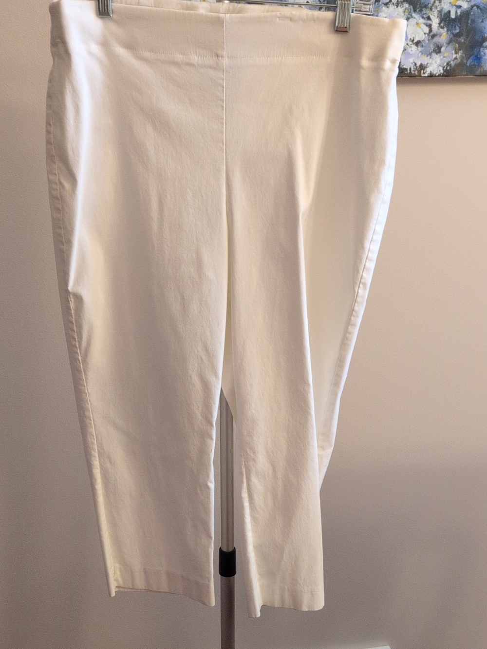 Chico's White Crop Pull-on Pants